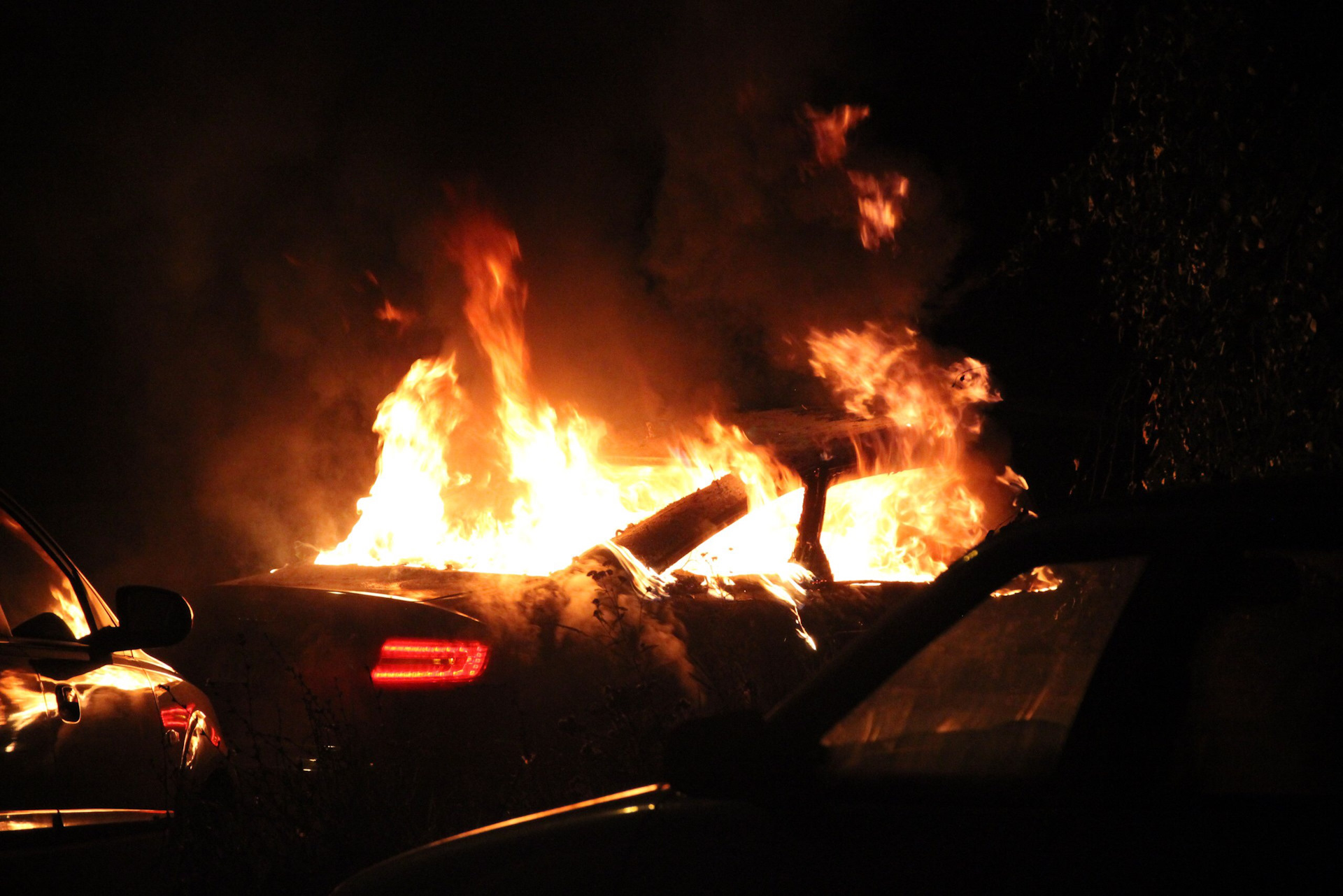 Машину нотариуса из Санкт-Петербурга сожгли в Зеленогорске