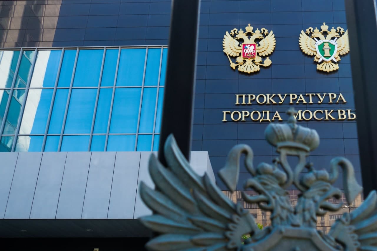 В Москве будут судить трёх бывших сотрудников управления по вопросам миграции, обвиняемых в организации незаконного въезда иностранцев