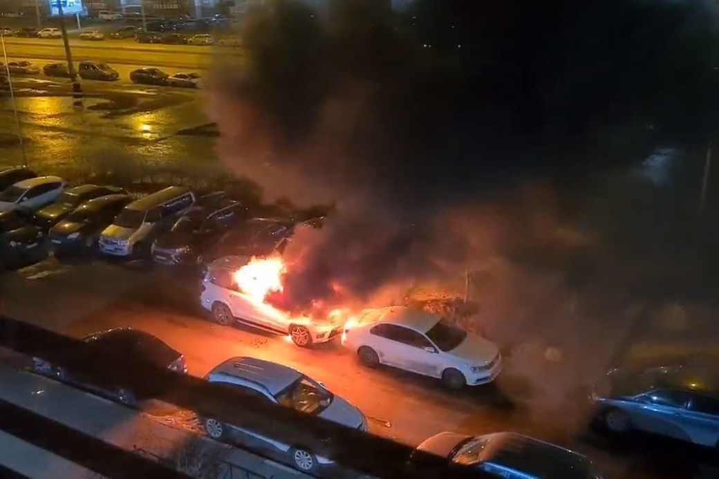 В Санкт-Петербурге сожгли машину секретаря нотариуса
