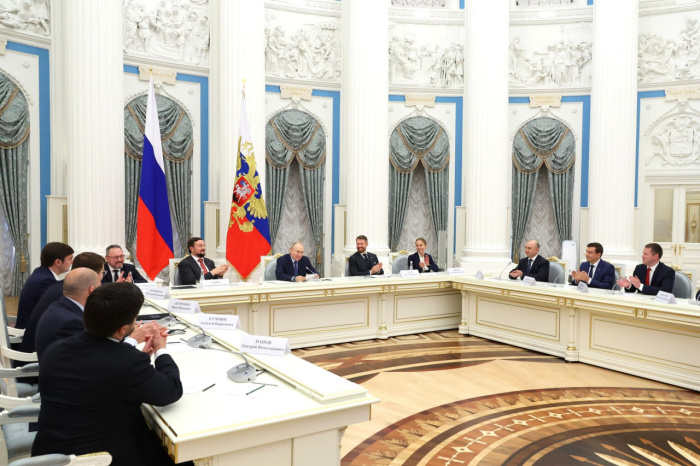 Владимир Путин поручил проработать вопрос об отмене нотариального заверения документов, требуемых для регистрации лекарств в ЕАЭС
