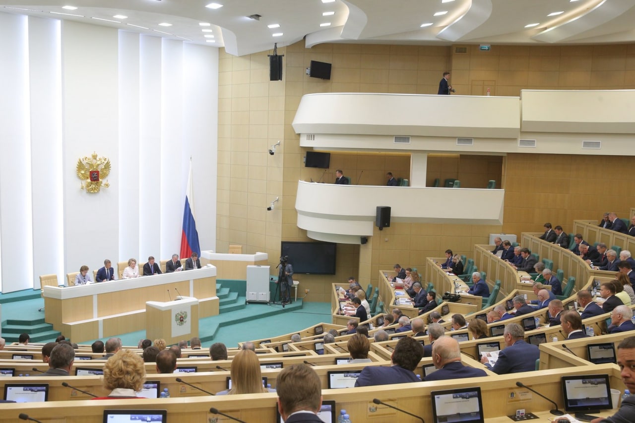 Совет Федерации одобрил законопроект, вносящий изменения в порядок нотариальных сделок с недвижимостью