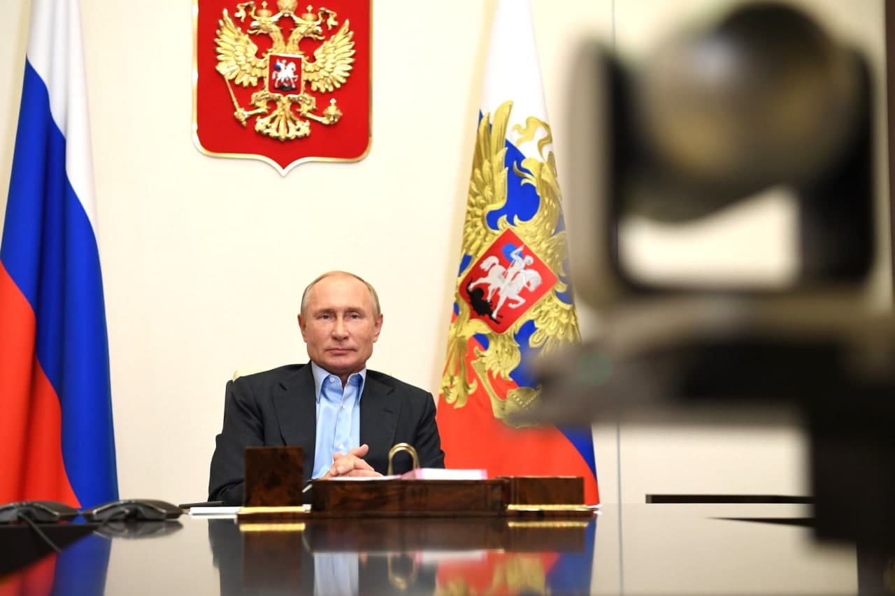 Владимир Путин подписал закон, разрешающий участие в заседаниях суда онлайн