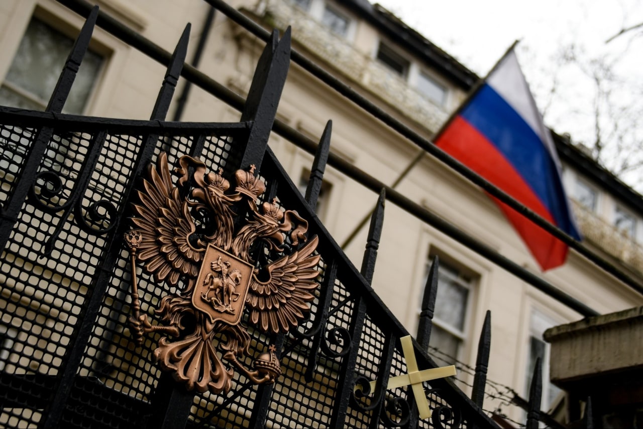 При консульствах РФ хотят создать бюро по выдаче паспортов