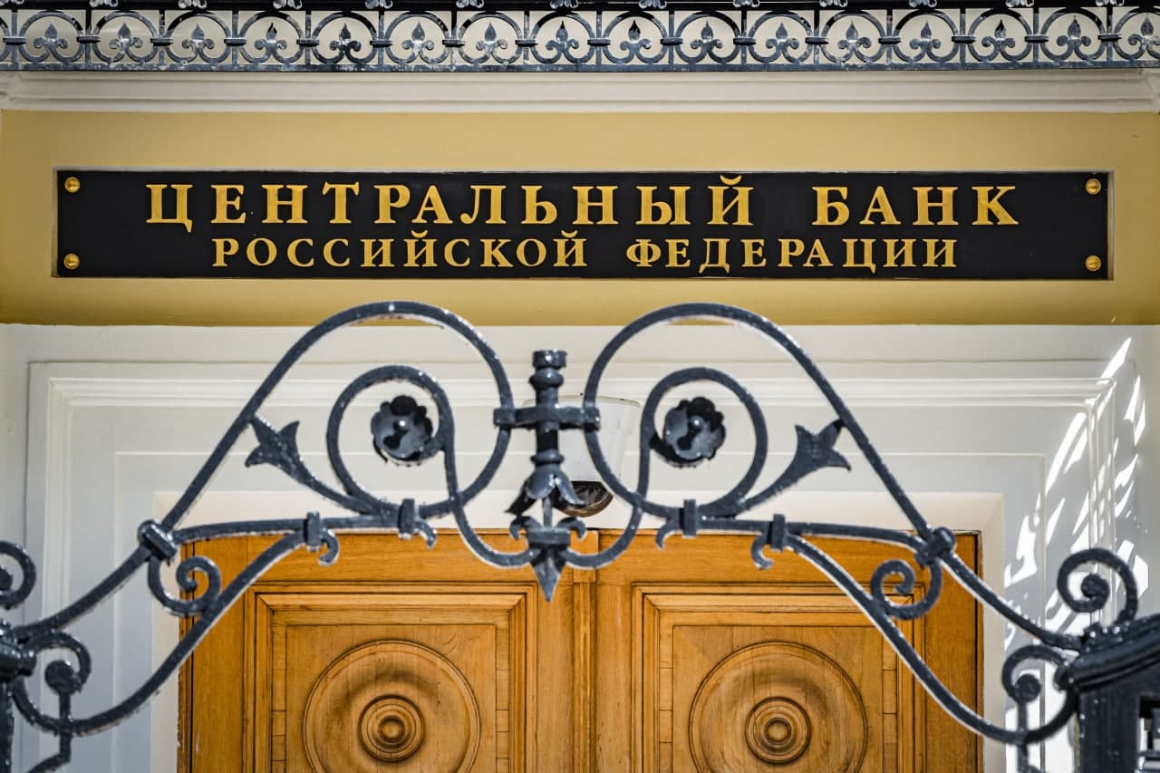 Банк России перечислил критерии подозрительных платежей по картам и электронным кошелькам клиентов - физлиц