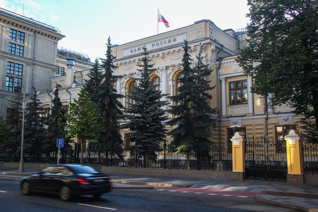 Банк России рассказал о возможности заключения договора банковского счета с несовершеннолетними в возрасте от 14 до 18 лет