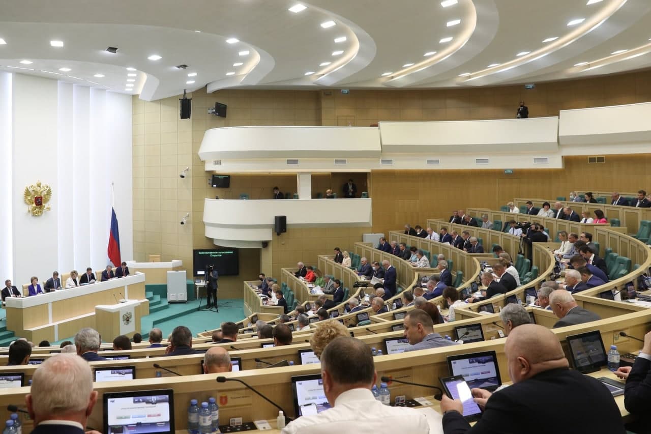 Совет Федерации одобрил изменения в закон «О порядке выезда из РФ и въезда в РФ»