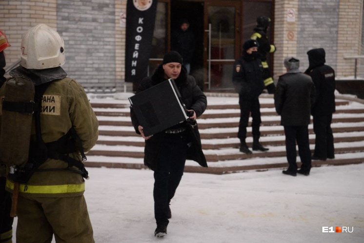 Екатеринбургский нотариус, рискуя жизнью при пожаре, сумел спасти данные о совершенных нотариальных действиях